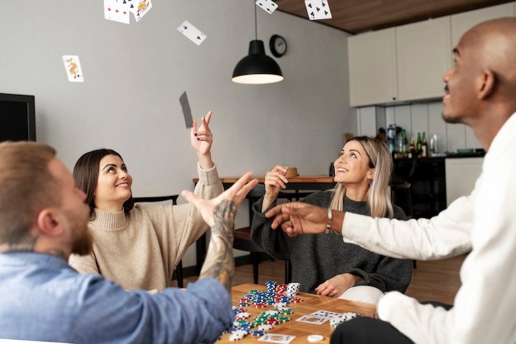 Tampilan Ludo Cepat hotelbet bernuansa neon